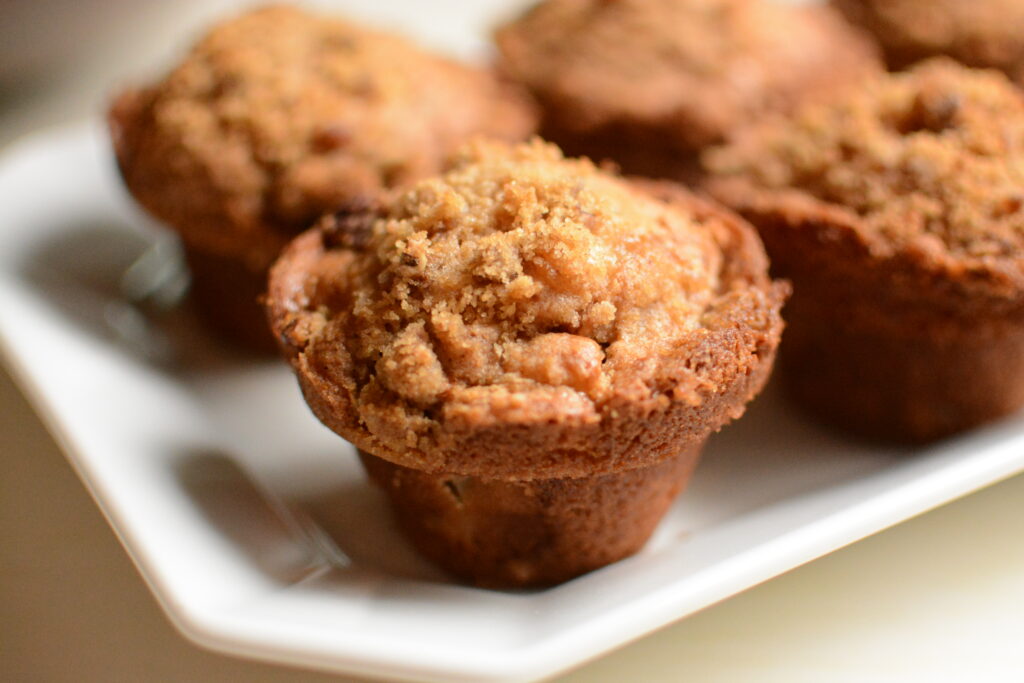 the perfect apple crumb muffin